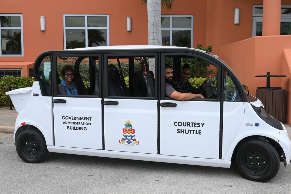 Civil servants in courtesy shuttle